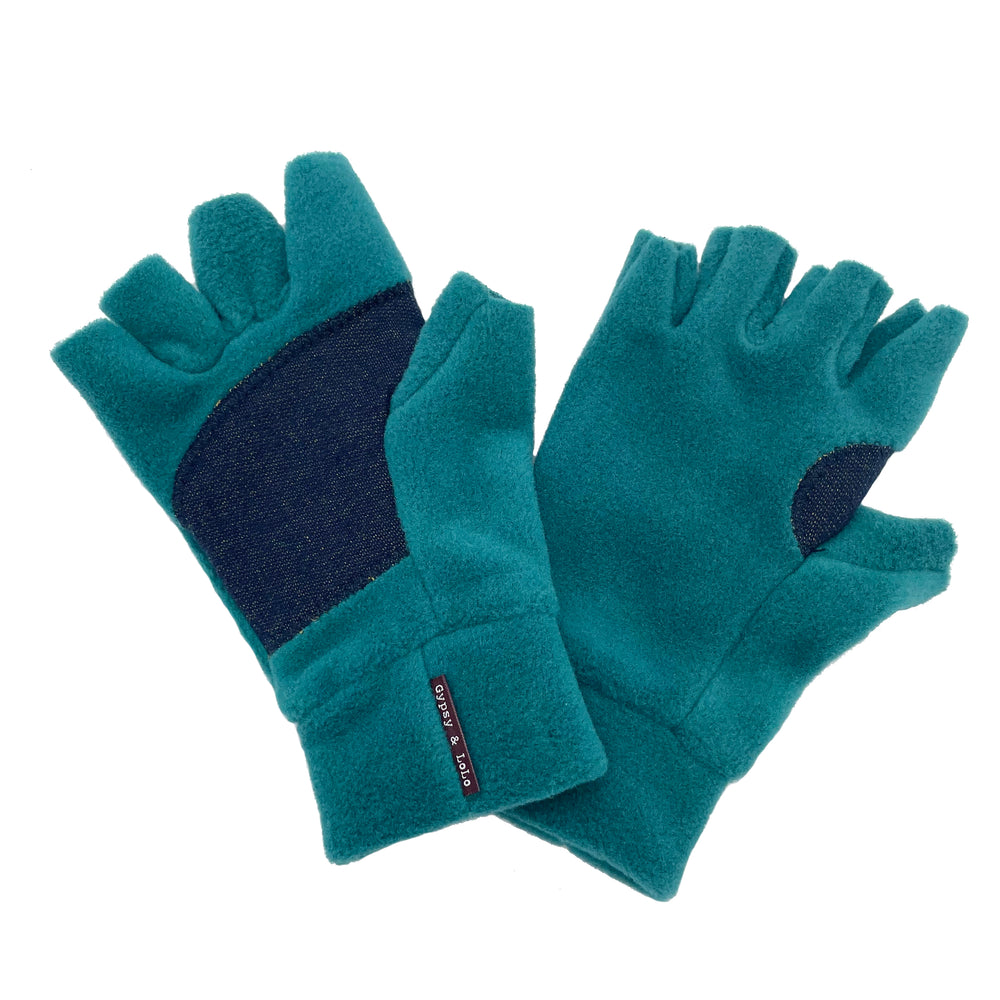 https://www.gandlpositivegoods.com/cdn/shop/products/Nomad_Aquamarine._Wrist_warmers_Made_in_USA_from_recycled_plastic_bottles_and_milled_into_Polartec_Polar_fleece._Gypsy_and_lolo_hand_warmers_gloves_are_sustainable_and_make_great_gift_1000x1000.jpg?v=1702506813